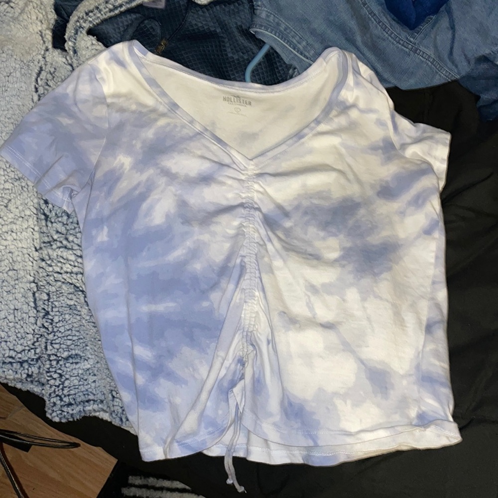 Hollister V-neck large.